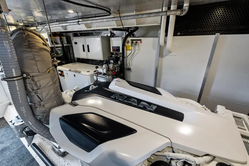 Tribu Yacht Photos Pics TRIBU 62' Steeler Yachts 2021