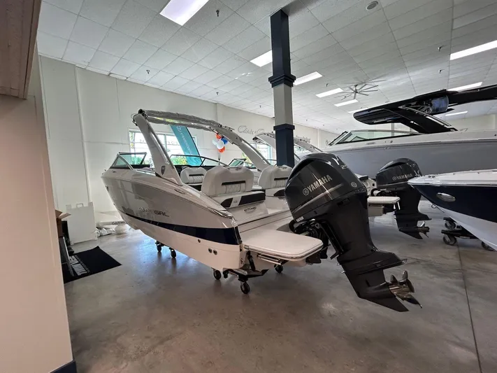  Yacht Photos Pics 2025 Regal Lx4 - Image 1