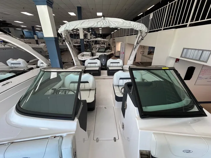  Yacht Photos Pics 2025 Regal Lx4 - Image 8