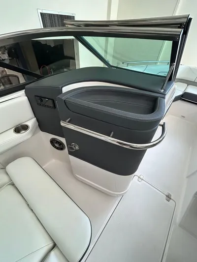  Yacht Photos Pics 2025 Regal Lx4 - Image 6