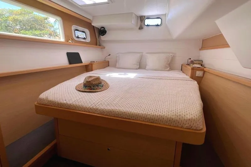  Yacht Photos Pics Cozy cabin interior of 2018 Lagoon 450 S catamaran with bed and hat.