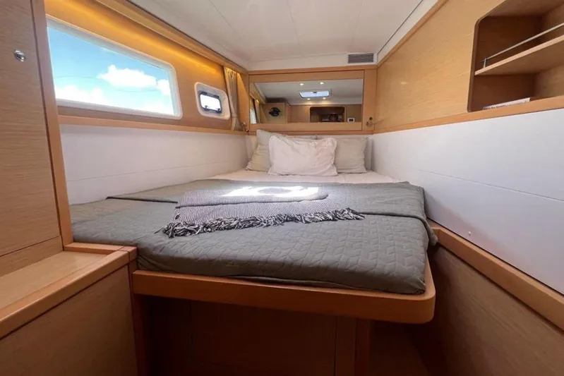  Yacht Photos Pics Luxurious cabin interior of 2018 Lagoon 450 s catamaran with cozy bed and natural light.