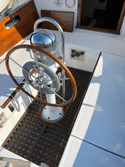 Perelandra Yacht Photos Pics 1968 Hinckley Bermuda 40 sailboat cockpit with wooden wheel and classic design elements.