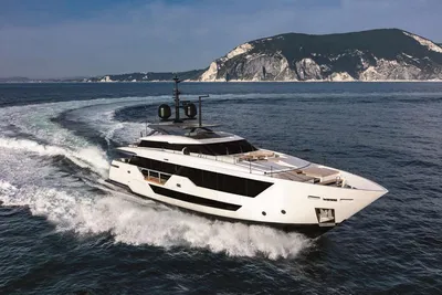 Ferretti Yachts Custom Line 106