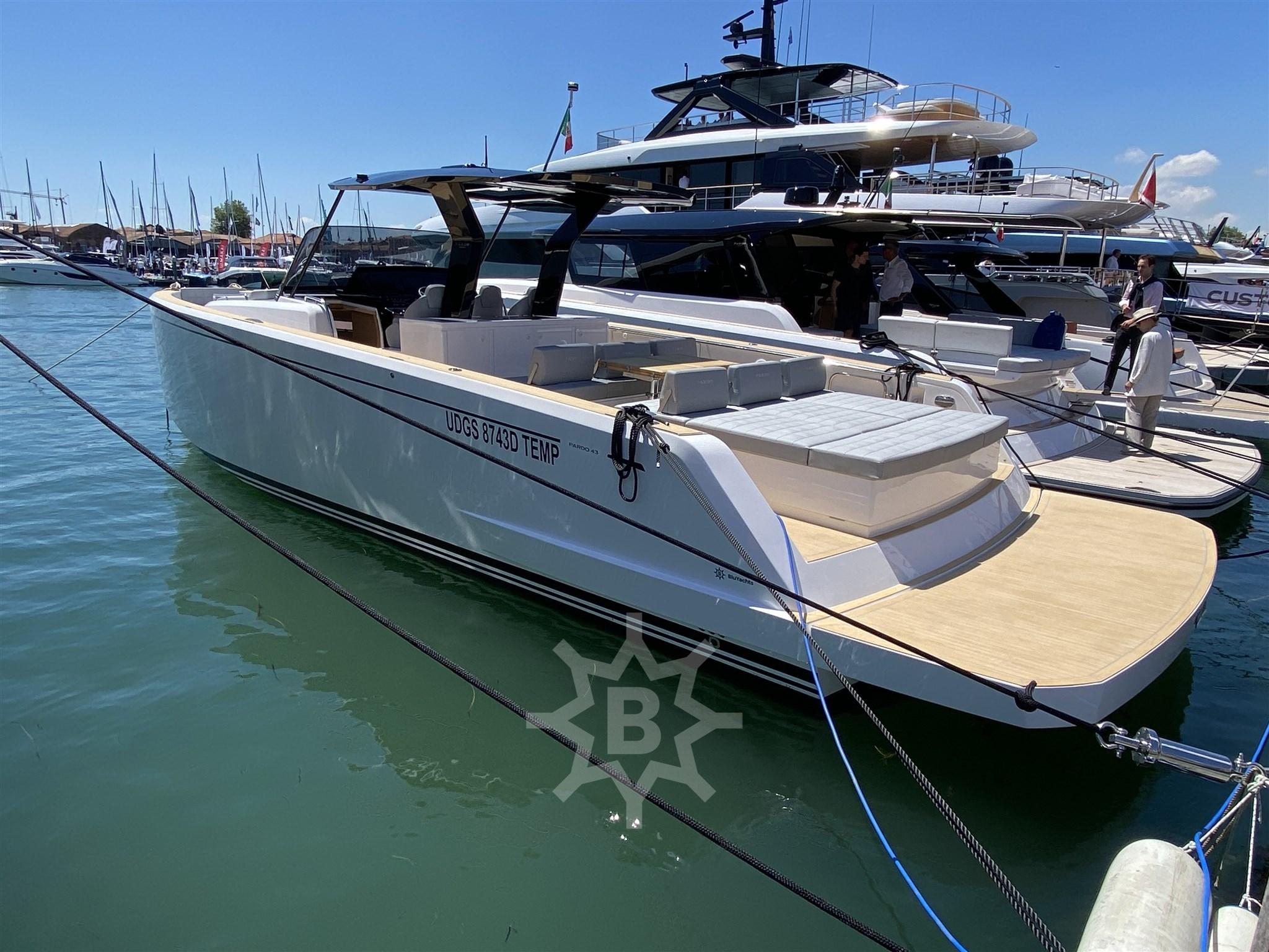 Pardo Yachts Pardo 43 13m 2024, Motorcruisers - Firenze | Boot24