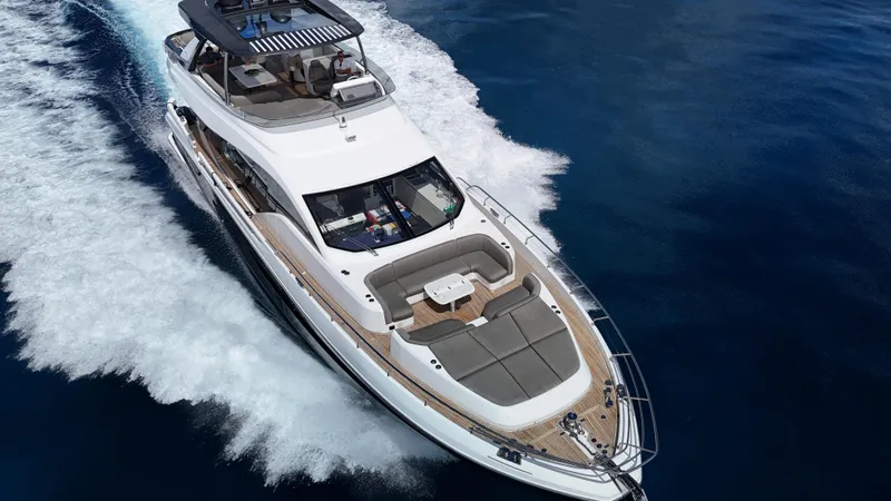  Yacht Photos Pics Luxury Azimut Fly 78 yacht cruising on open water, 2021 model.