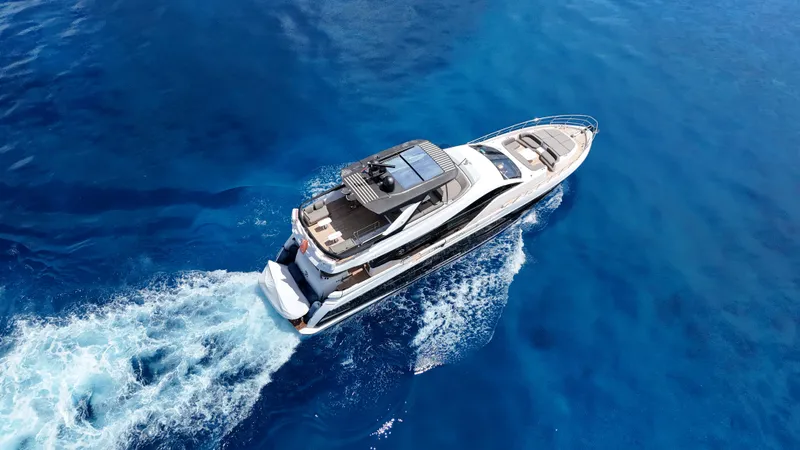  Yacht Photos Pics Azimut Fly 78 yacht cruising on clear blue water, aerial view, 2021 model.