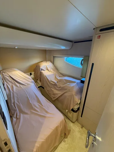  Yacht Photos Pics Interior cabin of 2021 Azimut Fly 78 yacht with twin beds.
