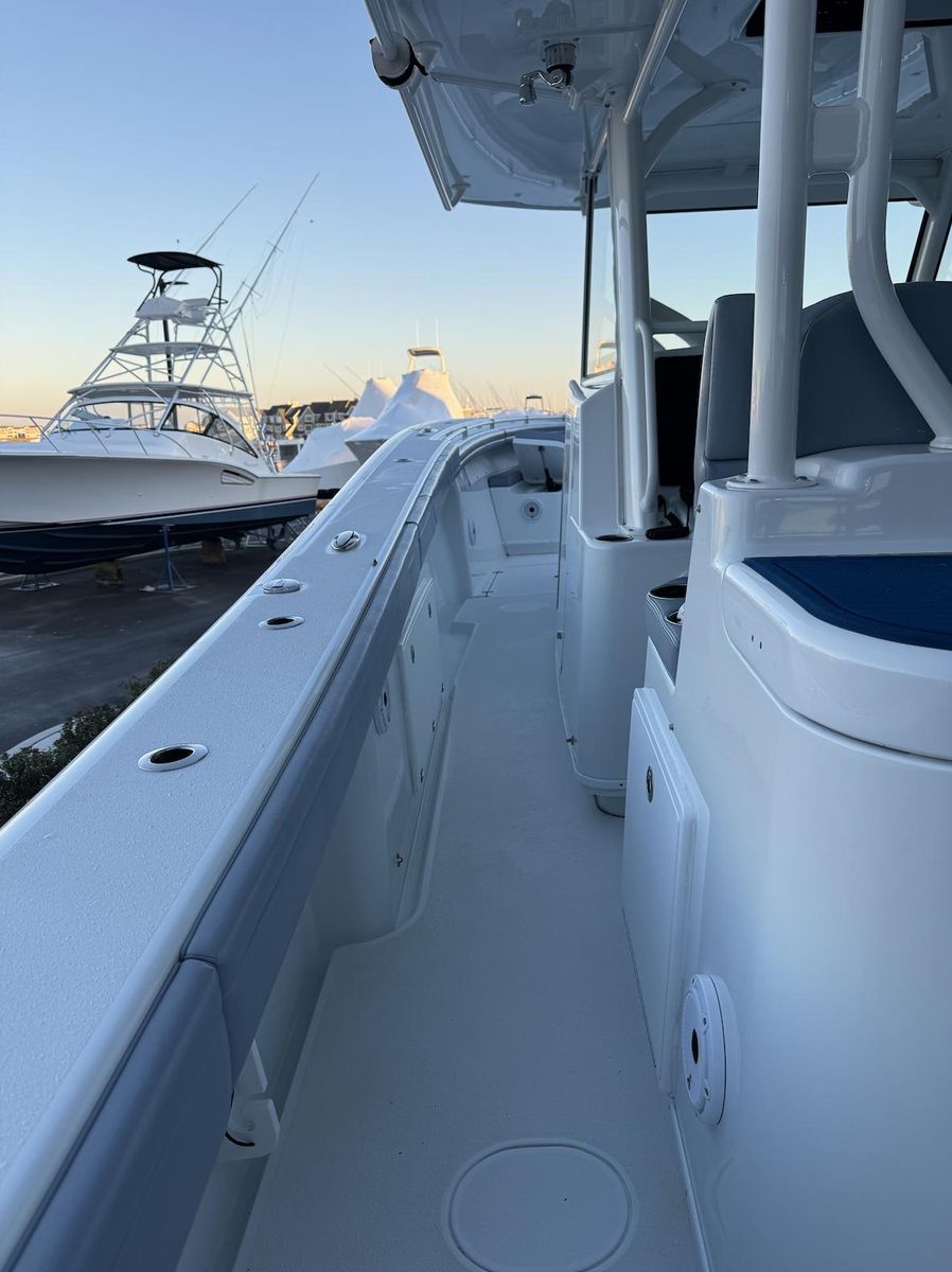2022 Yellowfin 42 
