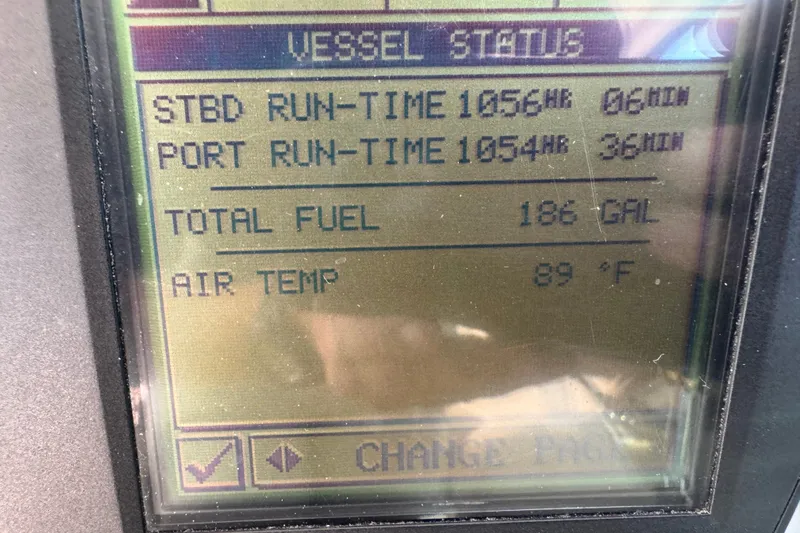  Yacht Photos Pics Display screen showing vessel status for 2006 Sea Ray 48 Sundancer, including run-time and fuel data.