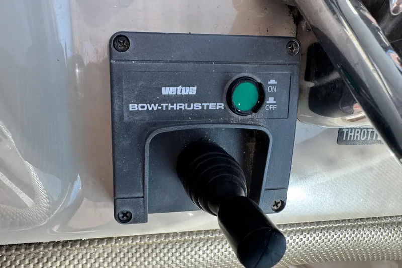  Yacht Photos Pics Vetus bow thruster control on 2006 Sea Ray 48 Sundancer yacht dashboard.