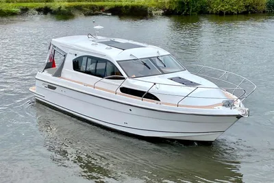 2025 Haines 32 SEDAN