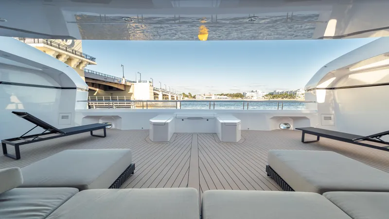 Reduce - As Seen In White Lotus Yacht Photos Pics 