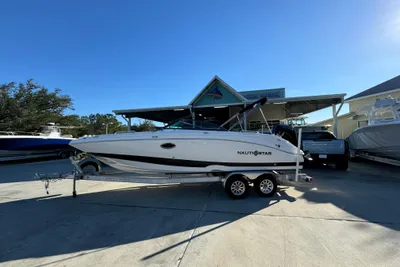 NauticStar 243 DC Deck