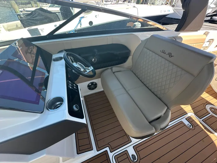  Yacht Photos Pics 2019 Sea Ray SLX 280 boat interior with leather seating and modern dashboard.