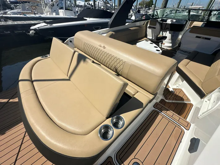  Yacht Photos Pics 2019 Sea Ray SLX 280 boat interior with tan leather seating and cup holders.