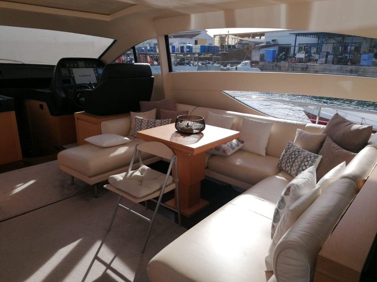 2009 Pershing 65 