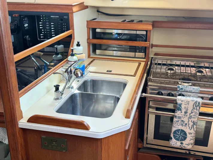 Balabusta Yacht Photos Pics 