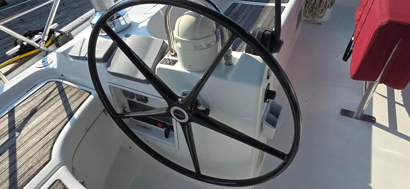 Lucy In The Sky Yacht Photos Pics Steering wheel of a 2001 Beneteau Oceanis 473 sailboat, featuring a sleek design.