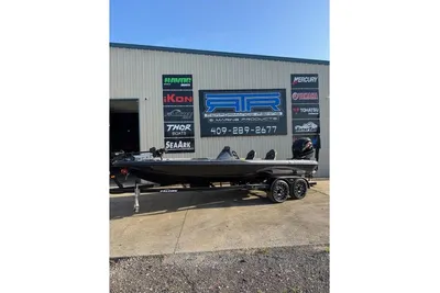 Falcon Boats F21 Predator