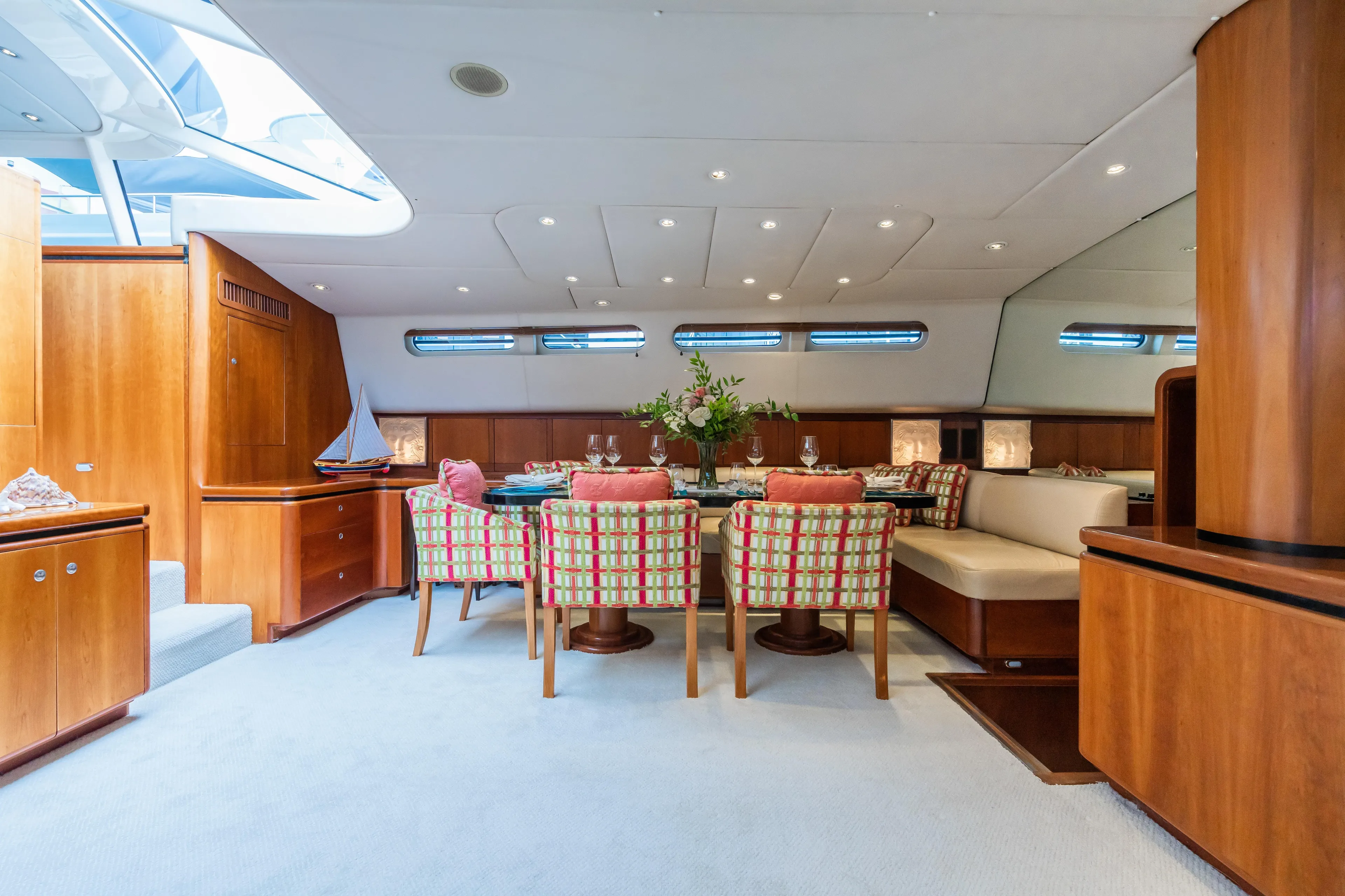 Seaquell Yacht Photos Pics Luxurious interior of 1992 Alloy Yachts sailboat with dining area and elegant furnishings.