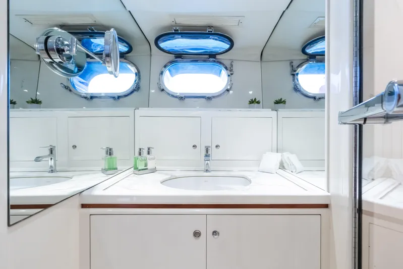 Seaquell Yacht Photos Pics Luxurious bathroom on a 1992 Alloy Yachts sailboat with modern fixtures.