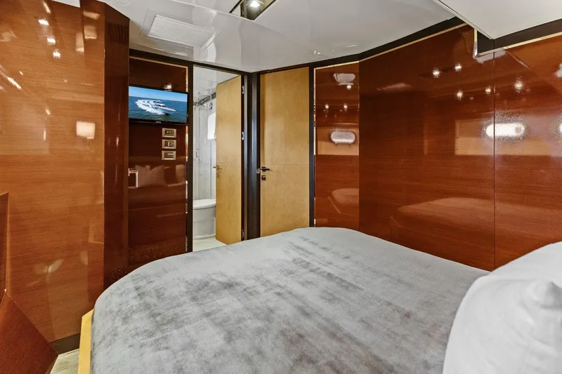 Rock Water Yacht Photos Pics 