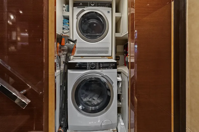 Rock Water Yacht Photos Pics 