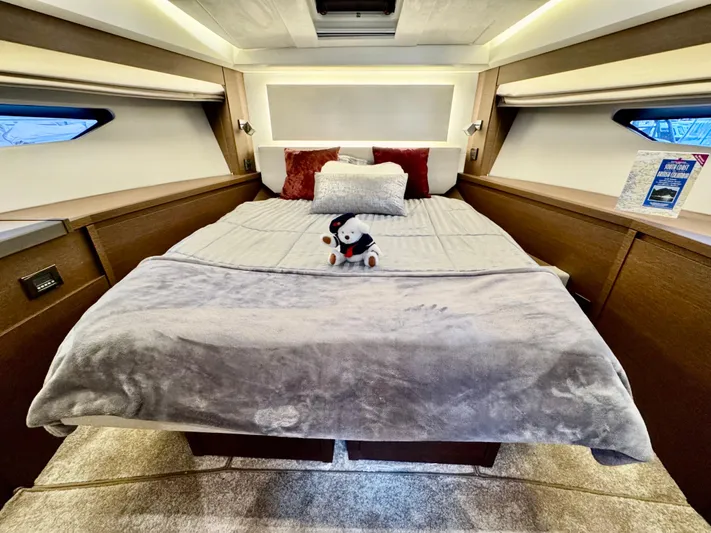 Seacresea Yacht Photos Pics Luxurious bedroom interior of 2019 Prestige 520 yacht with plush bedding and elegant decor.