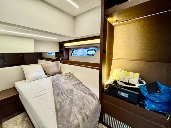 Seacresea Yacht Photos Pics Luxurious cabin interior of a 2019 Prestige 520 yacht with cozy bedding and storage.