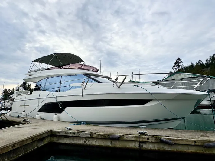 Seacresea Yacht Photos Pics 2019 Prestige 520 yacht docked at marina under cloudy sky.