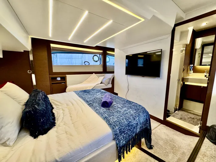 Seacresea Yacht Photos Pics Luxurious cabin interior of a 2019 Prestige 520 yacht with modern amenities.