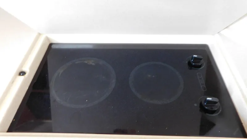  Yacht Photos Pics Ceramic cooktop on 2002 Sea Ray 380 Sundancer yacht kitchen.