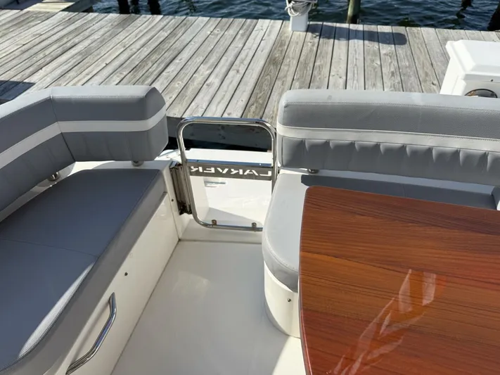 Mjm Grand Yacht Photos Pics 2020 Carver C36 Command Bridge - Image 30