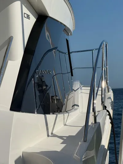 Mjm Grand Yacht Photos Pics 2020 Carver C36 Command Bridge - Image 21