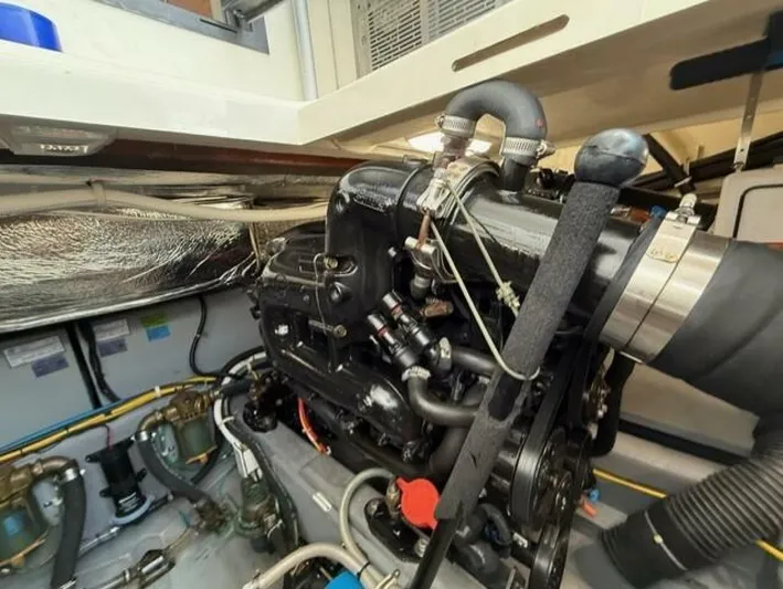 Mjm Grand Yacht Photos Pics 2020 Carver C36 Command Bridge - Image 50