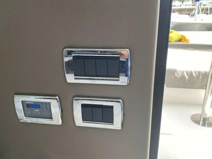 Mjm Grand Yacht Photos Pics 2020 Carver C36 Command Bridge - Image 85