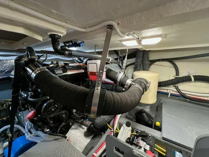 Mjm Grand Yacht Photos Pics 2020 Carver C36 Command Bridge - Image 48