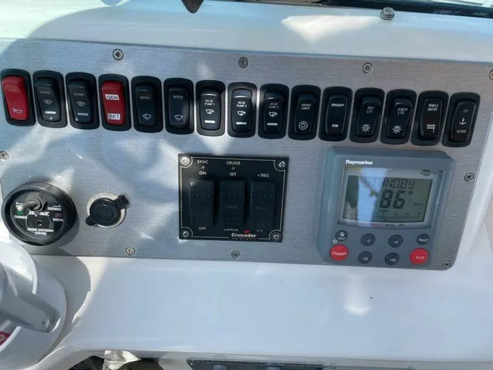Mjm Grand Yacht Photos Pics 2020 Carver C36 Command Bridge - Image 29