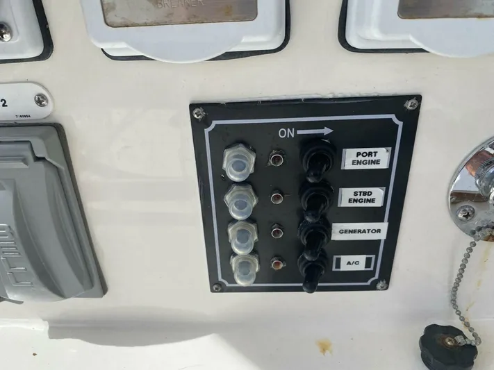 Mjm Grand Yacht Photos Pics 2020 Carver C36 Command Bridge - Image 40