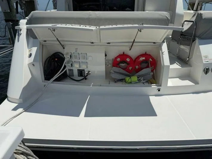 Mjm Grand Yacht Photos Pics 2020 Carver C36 Command Bridge - Image 36