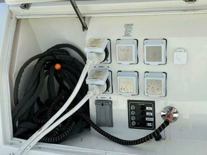 Mjm Grand Yacht Photos Pics 2020 Carver C36 Command Bridge - Image 37