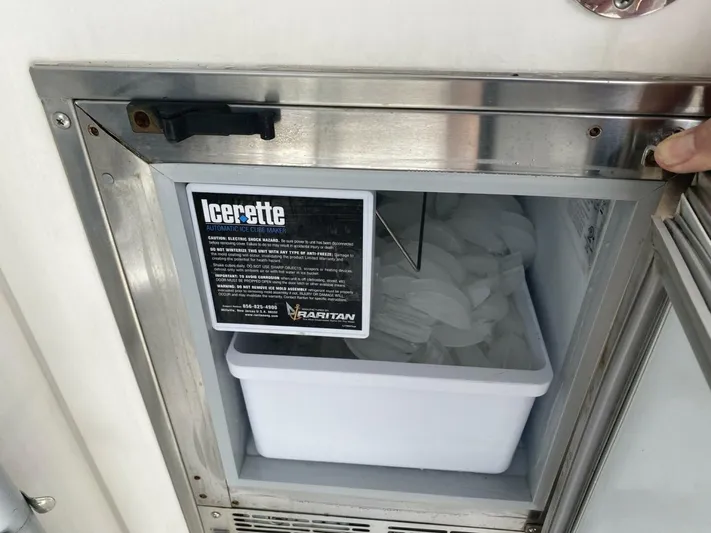 Mjm Grand Yacht Photos Pics 2020 Carver C36 Command Bridge - Image 84