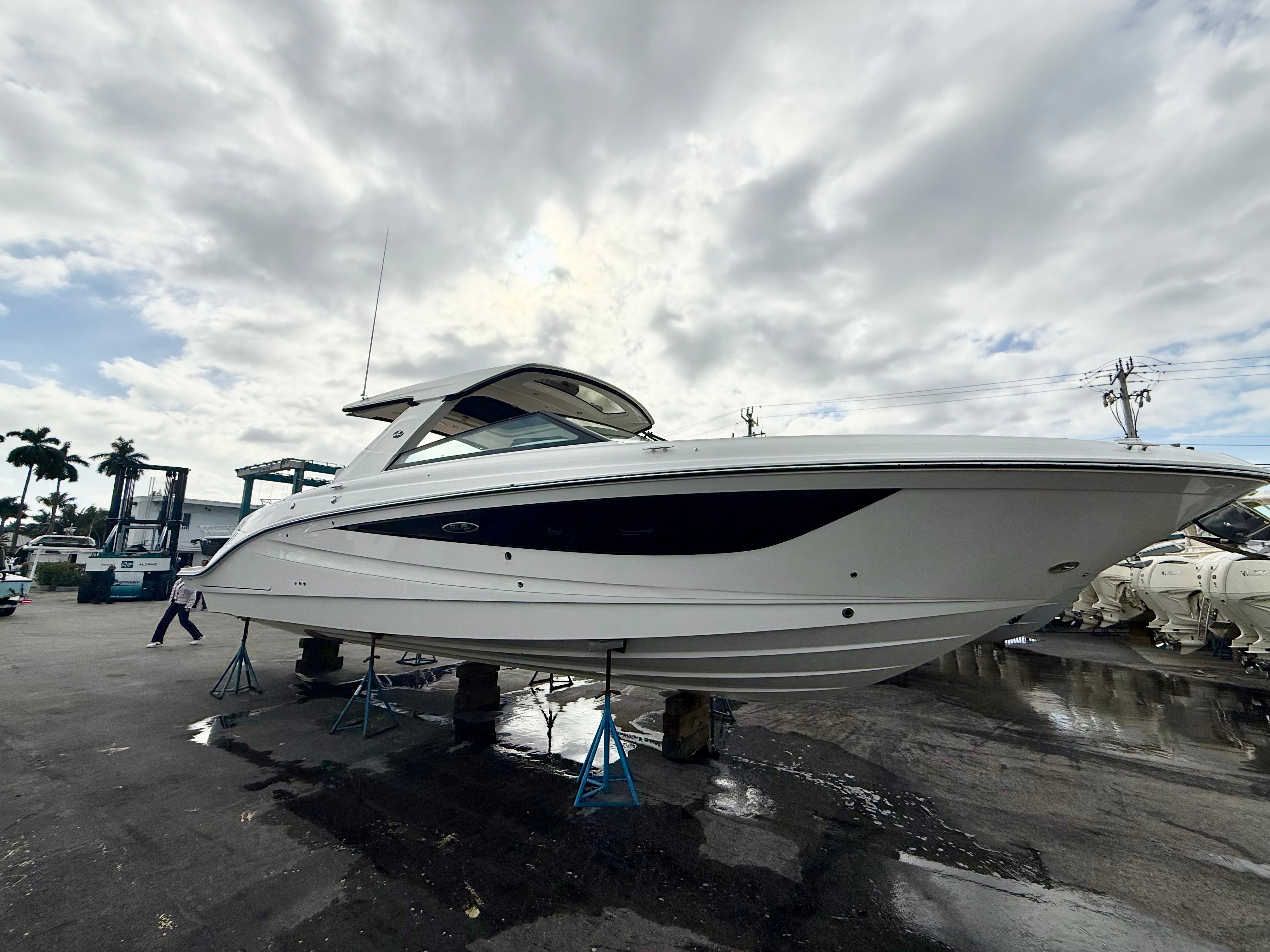 Sea Ray SLX 400 Outboard