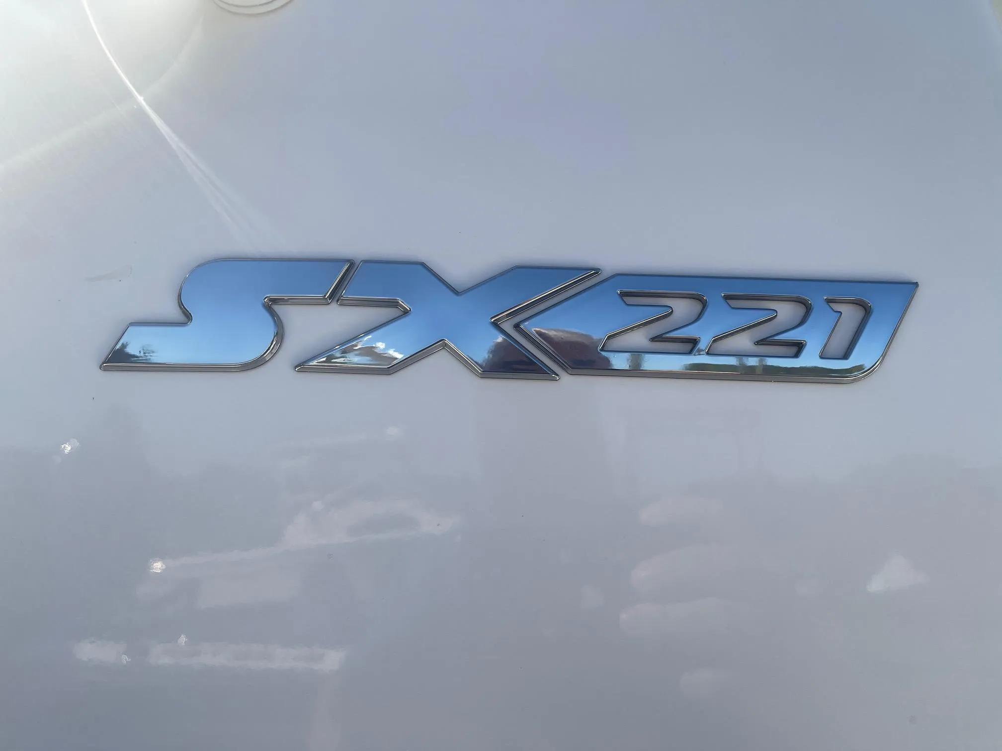 2025 Skeeter SX221 logo on a sleek, reflective surface.