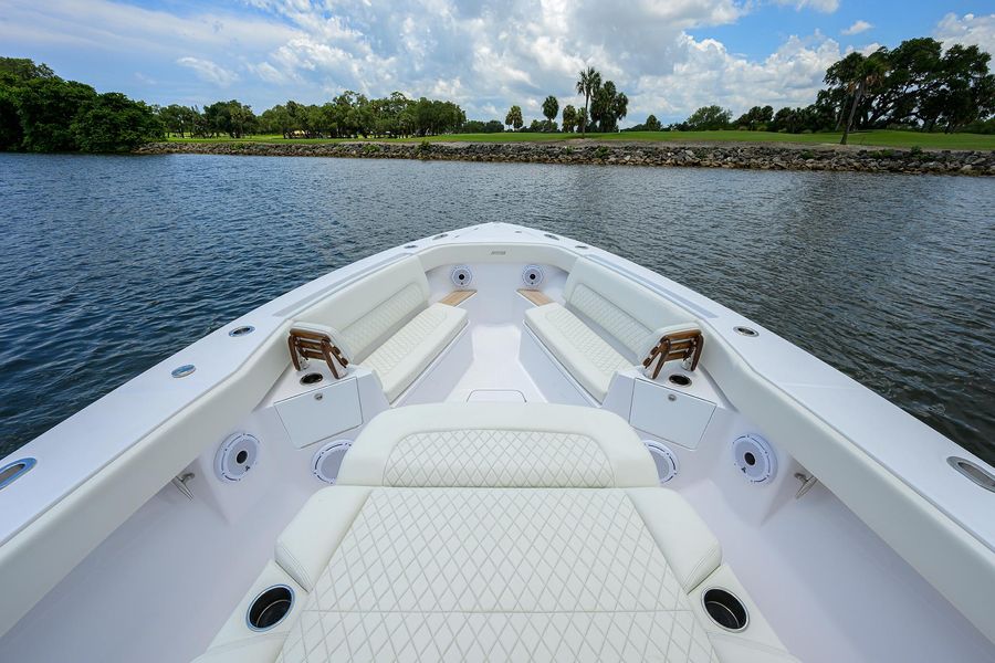 2023 Jupiter 40 Center Console