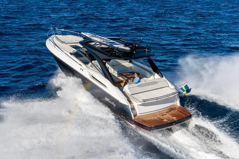  Yacht Photos Pics WINDY 40 Camira RS