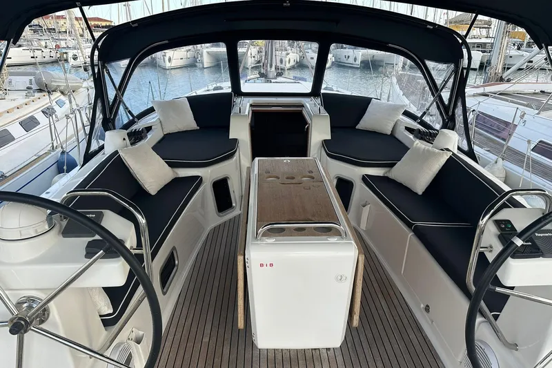  Yacht Photos Pics Jeanneau 51 2019