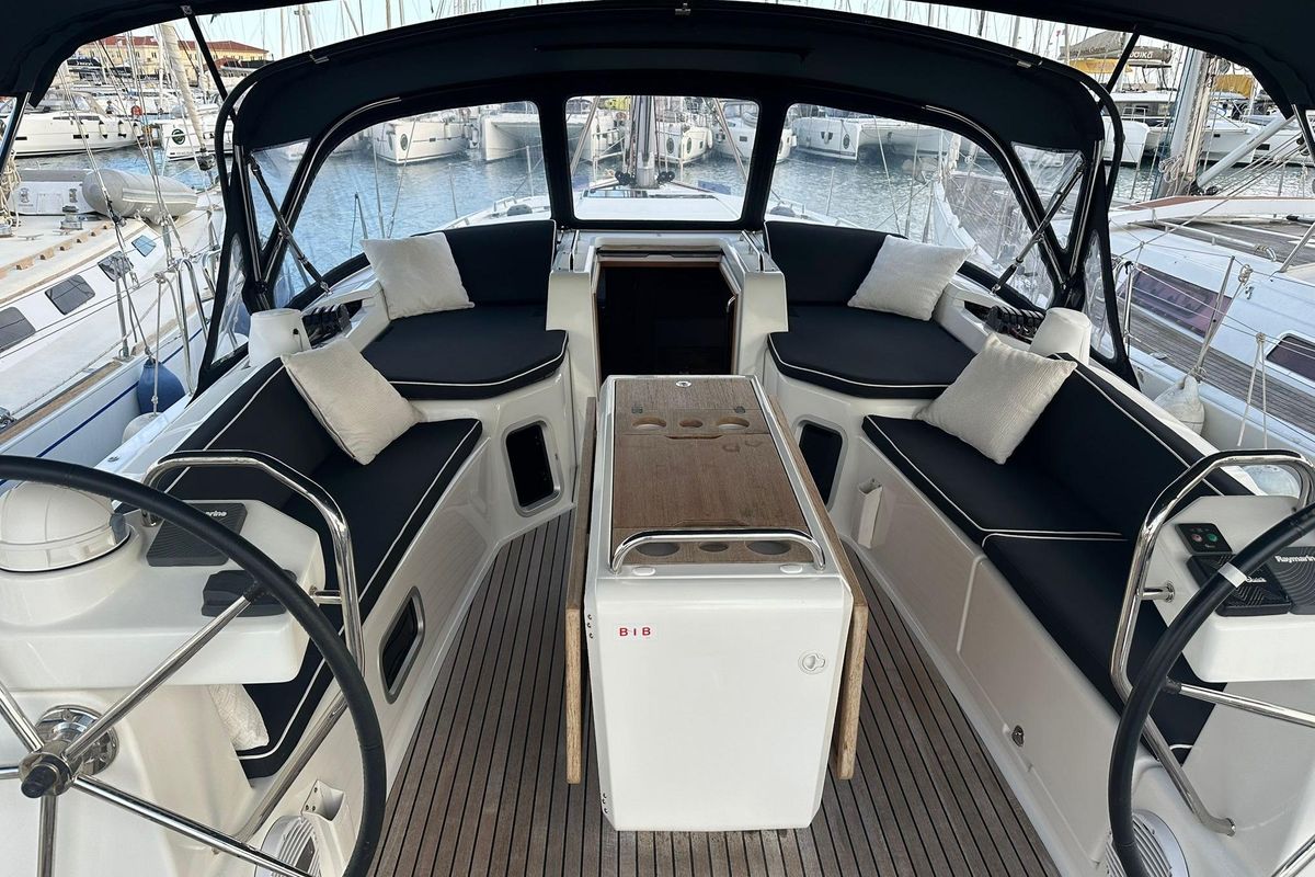 2019 Jeanneau 50 