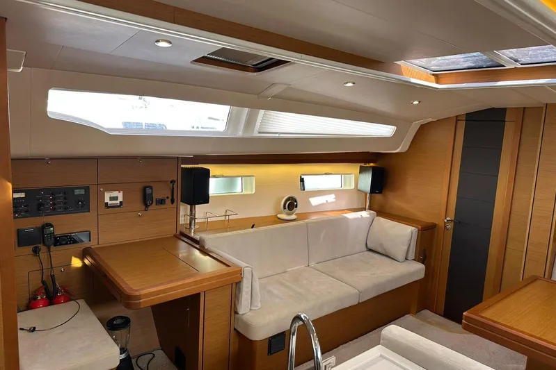  Yacht Photos Pics Jeanneau 51 2019